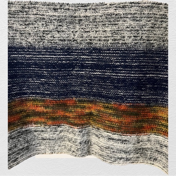 An awesome sweater by Fate in extra large - Picture 4 of 7